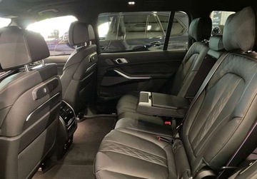 BMW X7 SUV M Facelifting 4.4 M60i 530KM 2025 BMW X7 M60i - Samochod dostepny od reki 4.4 Benzyna 530KM, zdjęcie 4