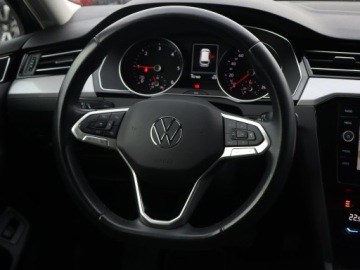 Volkswagen Passat B8 Variant Facelifting 2.0 TDI SCR 150KM 2022 VW Passat 2.0 TDI, Salon Polska, 1. Właściciel, zdjęcie 17