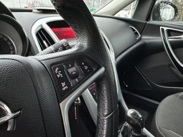 Opel Astra J Hatchback 5d 1.4 Turbo ECOTEC 140KM 2011 Opel Astra 1.4 Turbo Active 140KM 2011r, zdjęcie 15