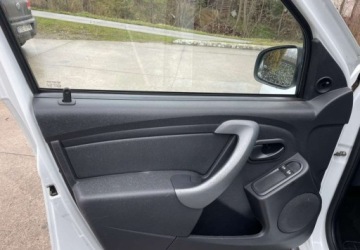 Dacia Duster I SUV Facelifting 1.6 16V 105KM 2014 Dacia Duster Dacia Duster 1.6 16V 105 4x2 Ice 1.6 Benzyna 105KM, zdjęcie 13