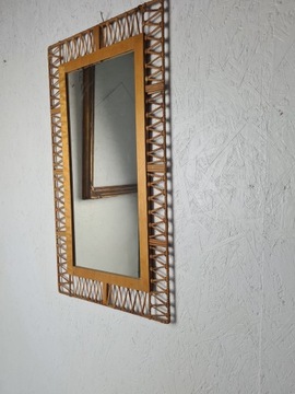 Красивое зеркало в стиле бохо из ротанга 1960-х годов.