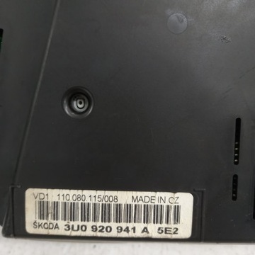 BUDÍKY PŘÍSTROJOVÁ DESKA SKODA SUPERB 1.9 TDI 3U0920941A