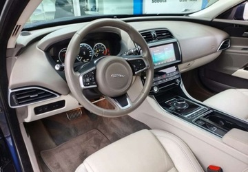 Jaguar XE 2019 Jaguar XE Jaguar XE 2.0 T Prestige 2.0 Benzyna 200KM, zdjęcie 2