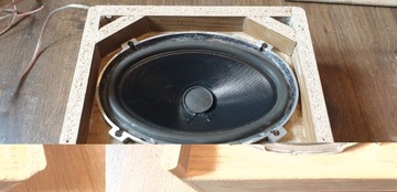 Два низкочастотных динамика под сиденьем, пассивные, своими руками.
