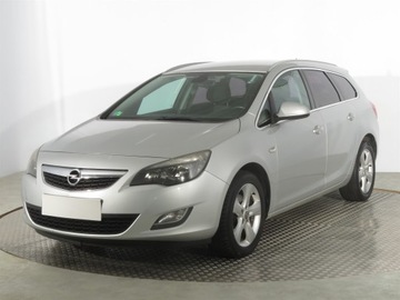 Opel Astra J Sports Tourer 1.7 CDTI ECOTEC 125KM 2011 Opel Astra 1.7 CDTI, Navi, Klima, Klimatronic, zdjęcie 1