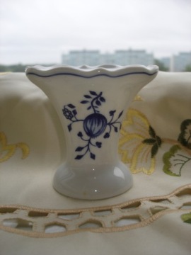 Красивая старинная фарфоровая ваза Zwiebelmuster