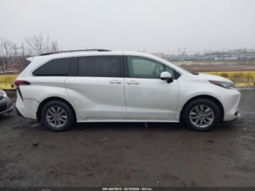 Toyota Sienna III 2022 Toyota Sienna XLE, 2022r., 2.5L 2.5 Hybryda 189KM, zdjęcie 4