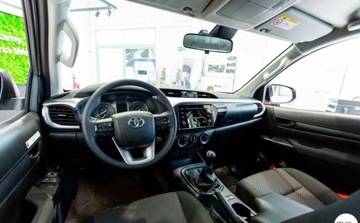 Toyota Hilux VIII Pojedyncza kabina Facelifting 2.4 D-4D 150KM 2024 Toyota Hilux Toyota Hilux 2.4 D-4D Double Cab DLX 4x4 2.4 Diesel 150KM, zdjęcie 17