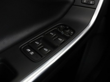 Volvo V60 I Kombi Facelifting 2.0 D2 DRIVE-E 120KM 2017 Volvo V60 2.0D 6MT Klimatyzacja Nawigacja Tempomat, zdjęcie 31
