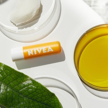 NIVEA SUN Увлажняющая защитная помада с УФ-фильтром SPF50 5,5 мл