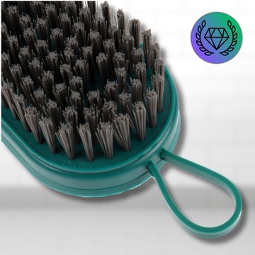 Многофункциональная щетка для чистки обуви с мягким дозатором жидкости.