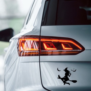 Автомобильная наклейка ВЕДЬМА НА МЕТЛЕ С КОШКОЙ - идеальный аксессуар, долговечный.