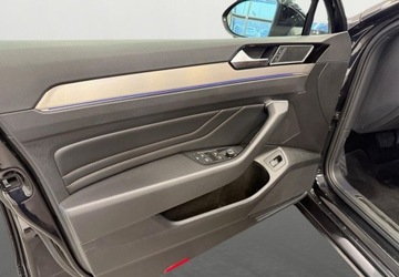 Volkswagen Passat B8 Variant Facelifting 2.0 TDI SCR 150KM 2022 Volkswagen Passat Unikatowe wyposazenie - Masaze - 4 kamery - LED Matrix -, zdjęcie 18