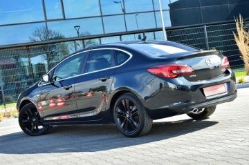 Opel Astra J Sedan 1.4 Turbo ECOTEC 140KM 2014 Opel Astra Sedan 1,4 Turbo 140Km Xenon Ledy Navi, zdjęcie 3