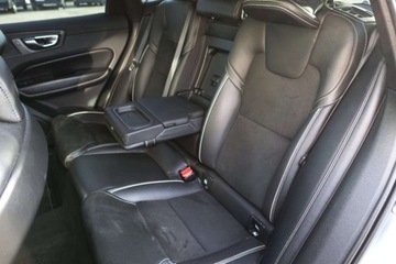 Volvo XC60 II Crossover D3 150KM 2018 Volvo XC 60 R-Design Czujniki park. Tempomat Klima 2strefowa HAK FV23, zdjęcie 11