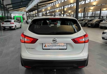 Nissan Qashqai II Crossover 1.6 DIG-T 163KM 2017 Nissan Qashqai z SalonuNaviKamera124 tys. wpisuje na fakturzeOrg.lakier1wl, zdjęcie 5