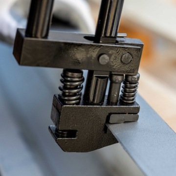 Штамповочная машина, валяльная машина, гибочная машина для листового металла.