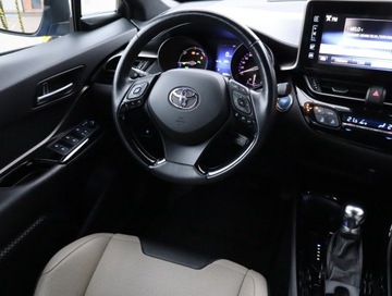 Toyota C-HR I Crossover 1.8 Hybrid 122KM 2018 Toyota C-HR 1.8 Hybrid, Salon Polska, zdjęcie 6