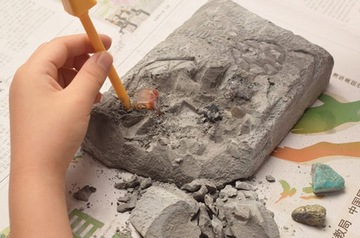 ZESTAW DOŚWIADCZALNY KOPALNIA KRYSZTAŁÓW MAŁY ARCHEOLOG DIAMENTY