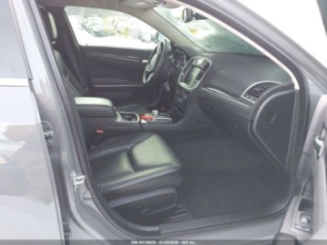 Chrysler 300C II 2018 Chrysler 300 Touring 2018 3.6 Benzyna 292KM, zdjęcie 9