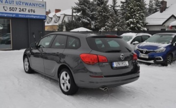 Opel Astra J Sports Tourer 1.4 Turbo ECOTEC 140KM 2012 Opel Astra 1.4 150 JAHRE Benzyna Tempomat Cz. parkowania Klimatyzacja 1.4, zdjęcie 8