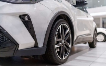 Toyota C-HR I Crossover Facelifting 2.0 Hybrid Dynamic Force 184KM 2023 Toyota C-HR 2.0 Hybrid GR Sport 2.0 Hybryda 184KM, zdjęcie 13