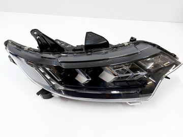 MITSUBISHI OUTLANDER III 19r. Lampa prawy przód cała full led 8301D3-30