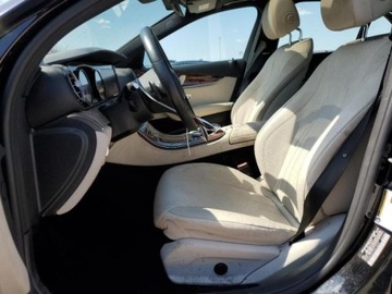 Mercedes Klasa E W213 2019 Mercedes-Benz Klasa E 2019 Mercedes-Benz E-Class E 300 RWD Sedan 2.0 241KM, zdjęcie 6