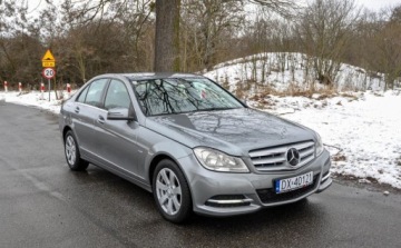 Mercedes Klasa C W204 Limuzyna 3.5 350 4MATIC 306KM 2012 Mercedes-Benz Klasa C 3,5 (306KM) 2012 r. Lift Automat 4Matic 3.5 Benzyna, zdjęcie 4