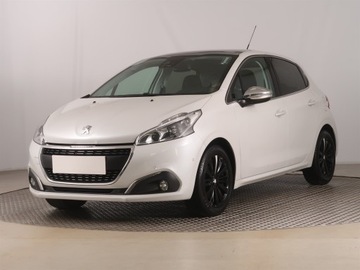 Peugeot 208 I Hatchback 5d Facelifting 1.2 PureTech 110KM 2016 Peugeot 208 1.2 PureTech, Salon Polska, zdjęcie 1