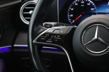 Mercedes Klasa E W213 All-terrain Facelifting 2.0 E220d 194KM 2021 Mercedes E E 220 d 4MATIC, Salon Polska, zdjęcie 17