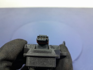 BMW 7 G11 G12 LCI KLIKA DVEŘE ZADNÍ PRAVÁ 4 PIN LED 7377242 C3E
