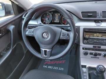 Volkswagen Passat B7 Variant 2.0 TDI CR DPF BlueMotion 140KM 2014 Volkswagen Passat Grzane fotele Klimatronik 2xPDC Alu Tempomat Hak 2.0, zdjęcie 20