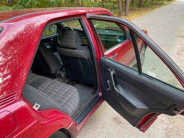 Mercedes 190 1.8 i 109KM 1993 Mercedes-Benz W201 (190) Mercedes Benz 190 1.8 Super Stan 1.8 Benzyna 109KM, zdjęcie 22