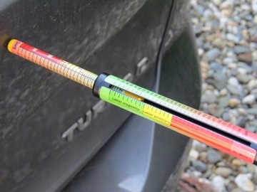 МАГНИТНЫЙ ИЗМЕРИТЕЛЬ ТОЛЩИНОСТРАННОСТИ АВТОМОБИЛЬНОЙ КРАСКИ