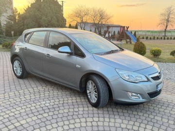 Opel Astra J Hatchback 5d 1.4 Twinport ECOTEC 100KM 2011 Opel Astra 1.4 100KM Klima 1-reka Tablet Carplay Gotowy do jazdy PL, zdjęcie 3