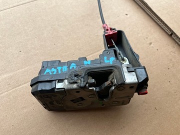 LEVÝ ZADNÍ ZÁMEK DVEŘE OPEL ASTRA H 2004-2008 13210738