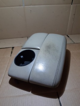 AUDI Q7 4L LOKETNÍ OPĚRKA PŘEDNÍ KŮŽE HRNEK 4L0971178