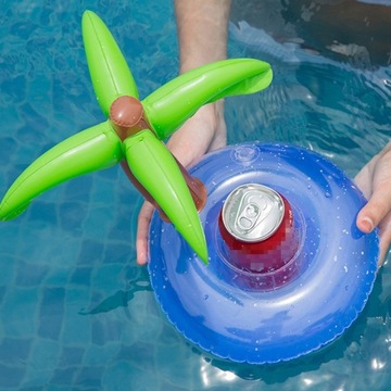 НАДУВАННАЯ ПАЛЬМА ДЛЯ НАПИТКОВ У БАССЕЙНА