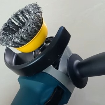 Металлическая плетеная проволочная щетка диаметром 75 мм для шлифовальной машины.