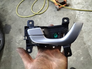 ВНУТРЕННЯЯ РУЧКА KONA 17 ЗАДНЯЯ ЛЕВАЯ