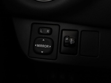 Toyota Yaris III Hatchback 5d Facelifting 2017 1.5 Hybrid 100KM 2018 Toyota Yaris hybryda automat kamera klima-auto., zdjęcie 31