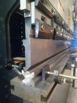 Гидравлический листогибочный пресс FPM 40T x 1600 E21S