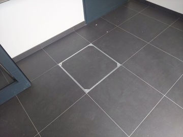 Właz rewizyjny do płytek 50x50cmx4cm