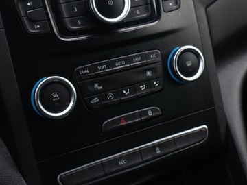 Renault Megane IV Hatchback 5d 1.2 Energy TCe 100KM 2016 Renault Megane 1.2 TCe, Salon Polska, zdjęcie 14