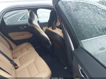 Volvo XC60 II Crossover T5 250KM 2018 Volvo XC 60 T5 momentum 2.0 Benzyna 250KM, zdjęcie 10