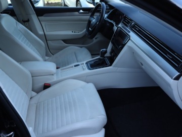 Volkswagen Passat B8 Variant 2.0 TDI BlueMotion SCR 190KM 2016 VW Passat 2.0 TDI, Salon Polska, 187 KM, Automat, zdjęcie 8
