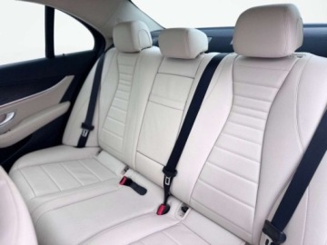 Mercedes Klasa E W213 Limuzyna Plug-in Facelifting 2.0 300de 306KM 2022 Mercedes-Benz Klasa E E 300 de Business Edition AMG Burmester Kamera 36, zdjęcie 11