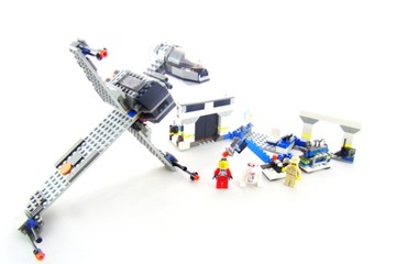Lego Star Wars 7180 B-wing at Rebel Control Center