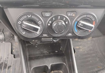 Suzuki Swift VI Hatchback 1.2 DualJet 90KM 2020 Suzuki Swift 2020r, SALON POLSKA. Uszkodzony prawy przod. Pali. 1.2 90KM, zdjęcie 14